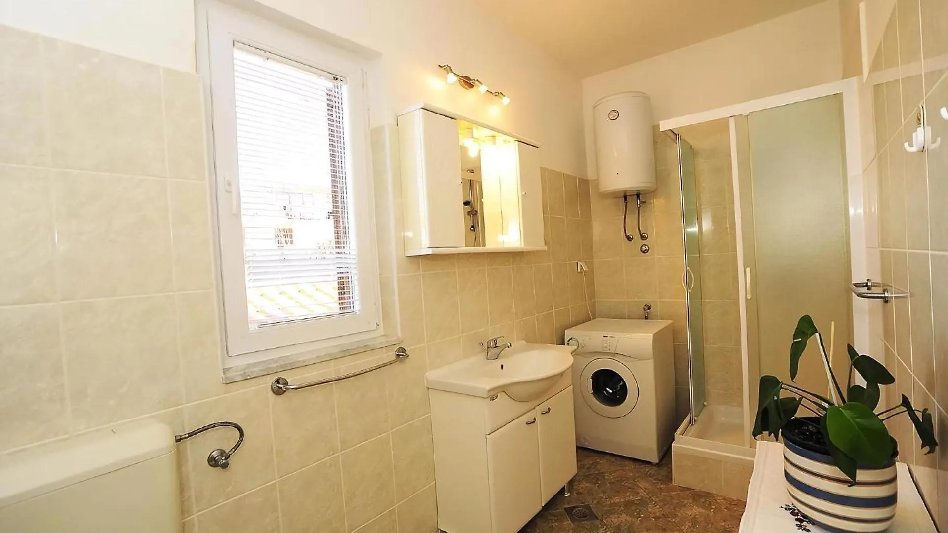 Komfortable Ferienwohnung Sara In Zadar Apartamento